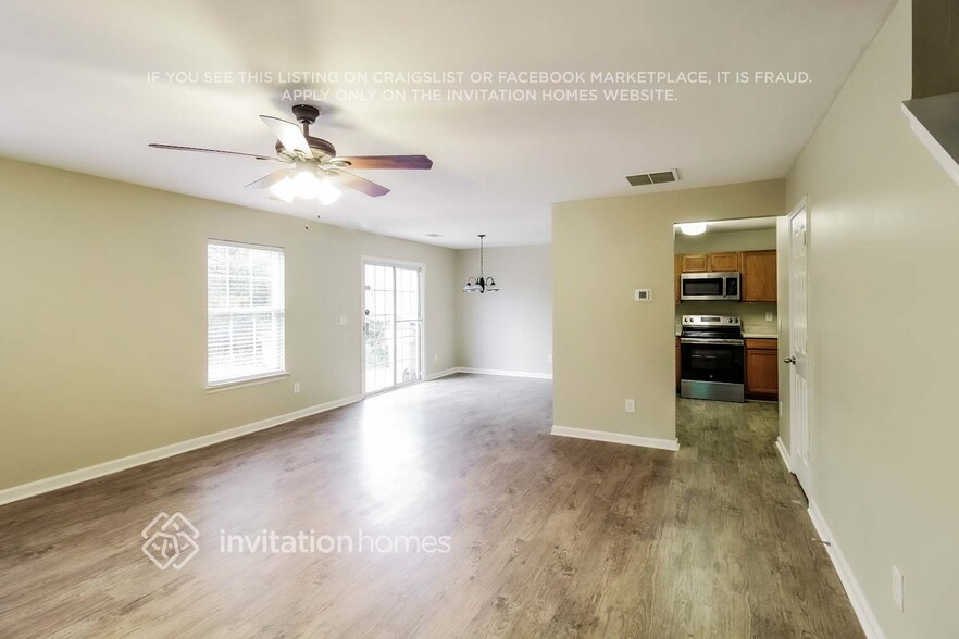 Building Photo - 2860 Englewood Dr