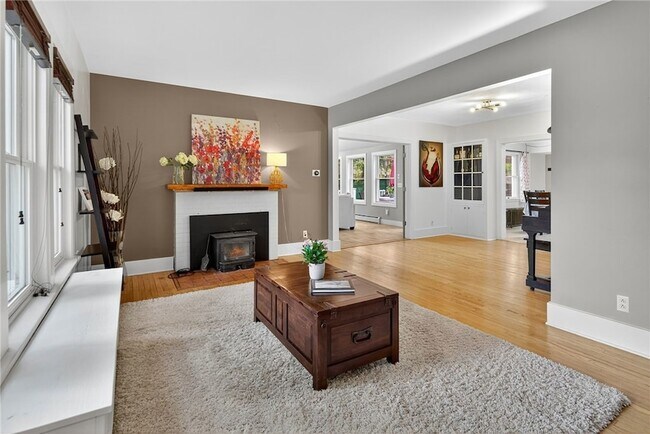 Building Photo - 204 Roat St