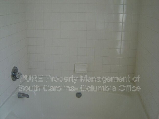 Building Photo - 8 Ridge Pond Dr