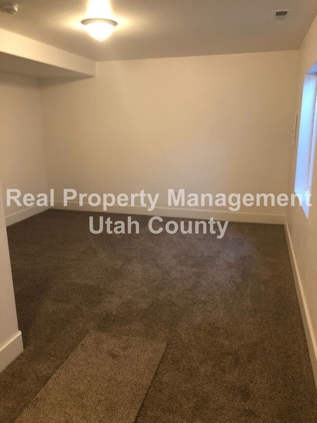 Building Photo - 189 610 S