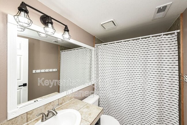 Building Photo - 650 S Main St