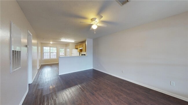 Building Photo - 1511 Hollow Hill Dr