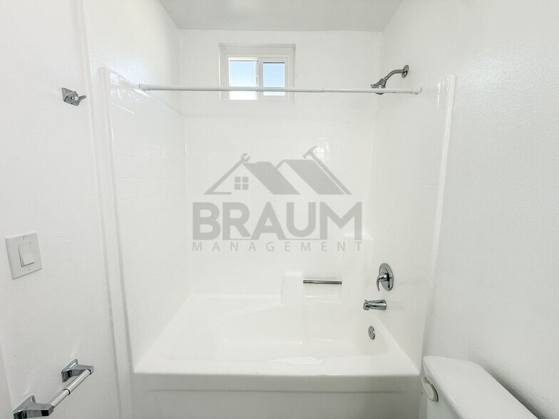 Building Photo - 14257 Friar St