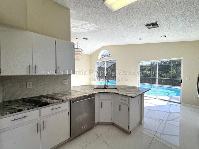 Building Photo - 2985 Viscount Cir