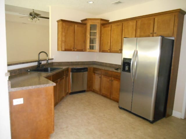 Building Photo - Home For Rent