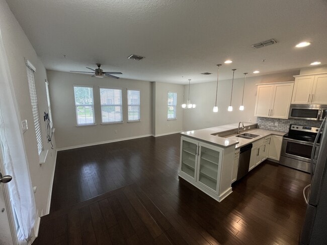 Building Photo - 677 Oak Lake Ln
