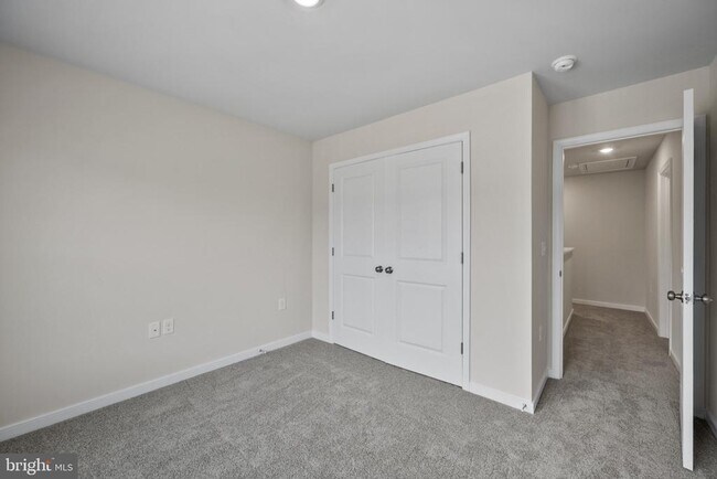 Building Photo - 106 Mate Ct