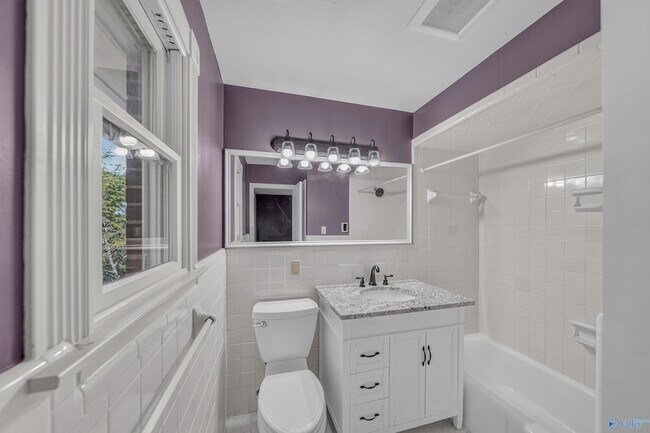 Building Photo - 1208 SE Willowbrook Dr