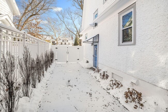 Building Photo - 1208 Olivia Ave