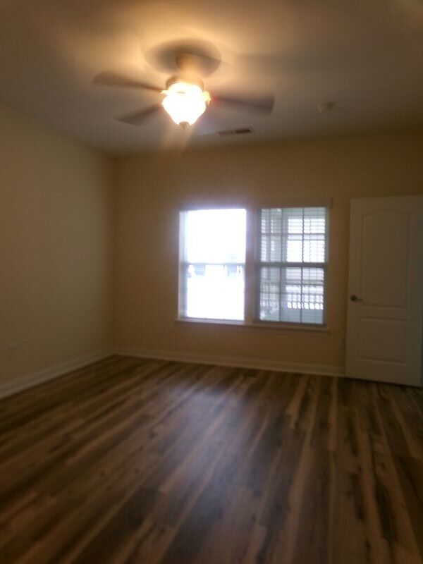 Building Photo - 1041 Fairway Ln