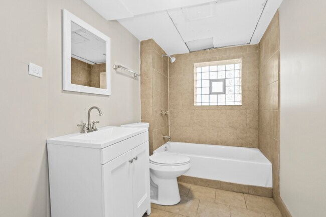 Building Photo - 4148 W Cornelia Ave