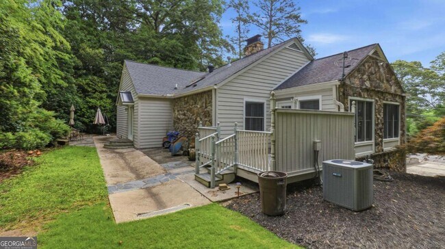 Building Photo - 857 Chattahoochee Dr