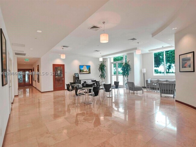 Building Photo - 2475 Brickell Ave