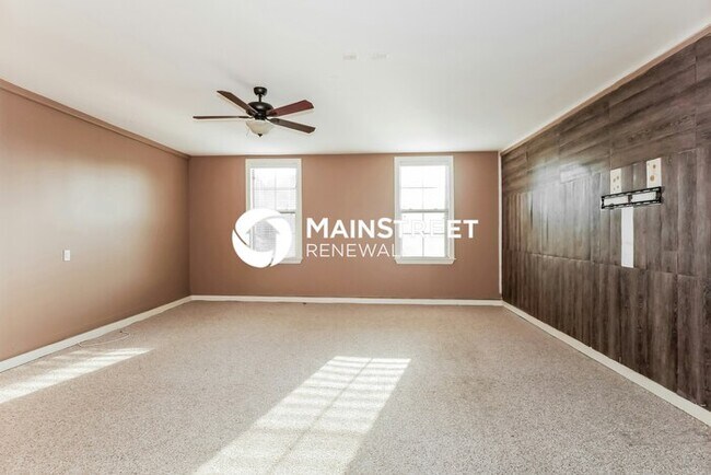 Building Photo - 4 Bedroom Pet-Friendly Home in MEMPHIS, TN with Main Street Renewal
