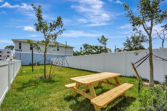 Building Photo - 3868 Patio Ct