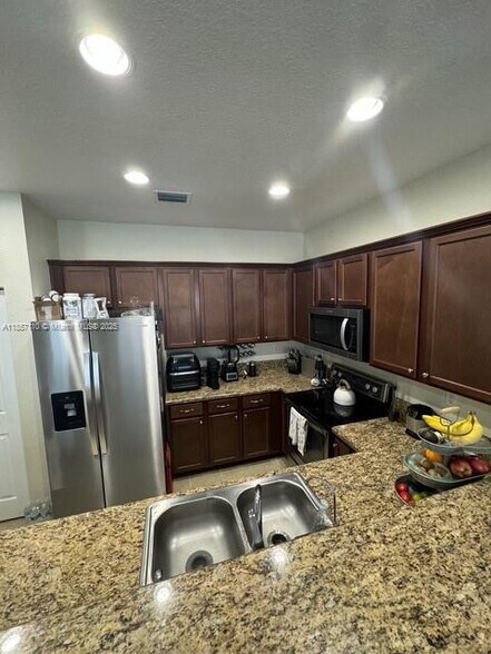 Building Photo - 1318 SW 147th Ter