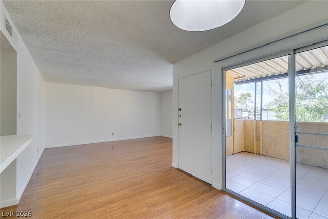 Building Photo - 1404 Santa Anita Dr