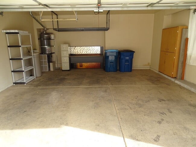 Building Photo - Beautiful One Story 2 Bedroom Townhome Wit...