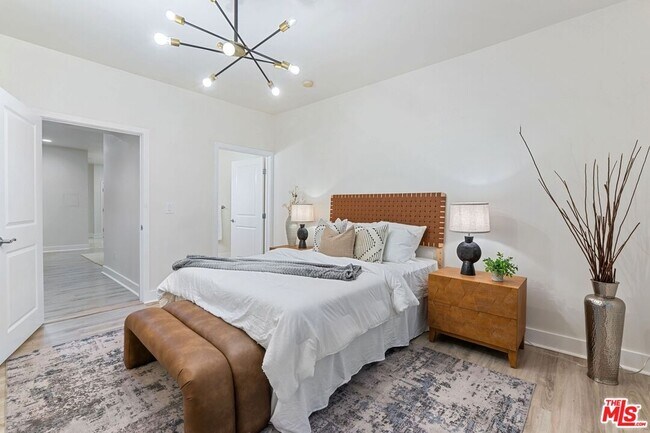 Building Photo - 2240 S Beverly Glen Blvd