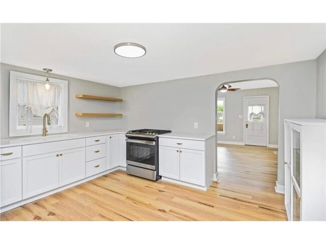 Building Photo - 20660 Holyoke Ave