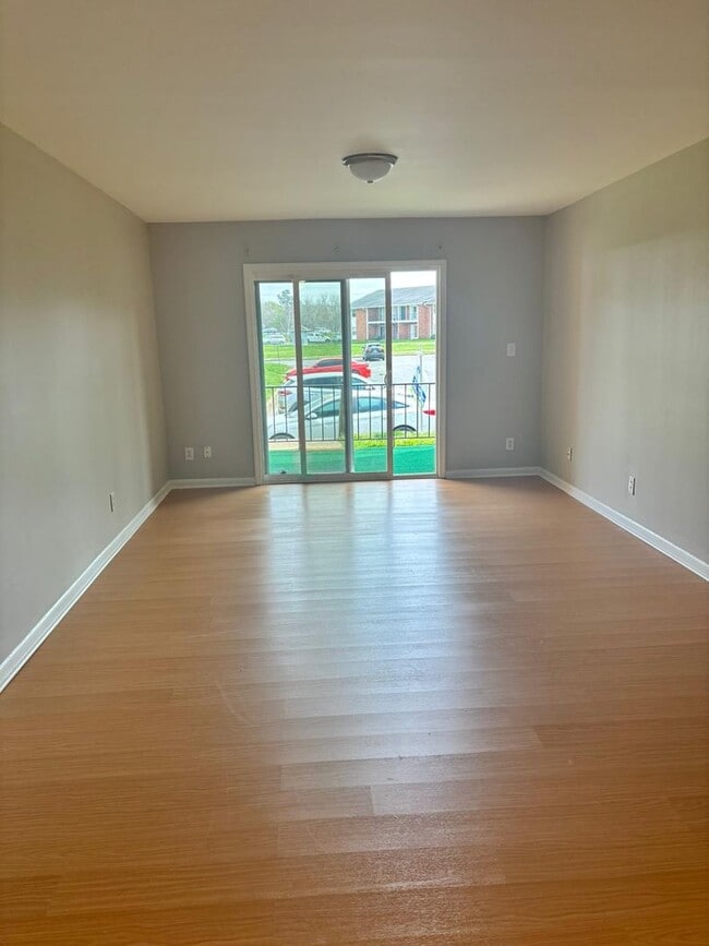 Building Photo - AVAILABLE NOW!