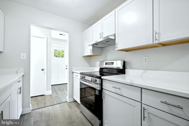 Building Photo - 3295 Jesmond Ct