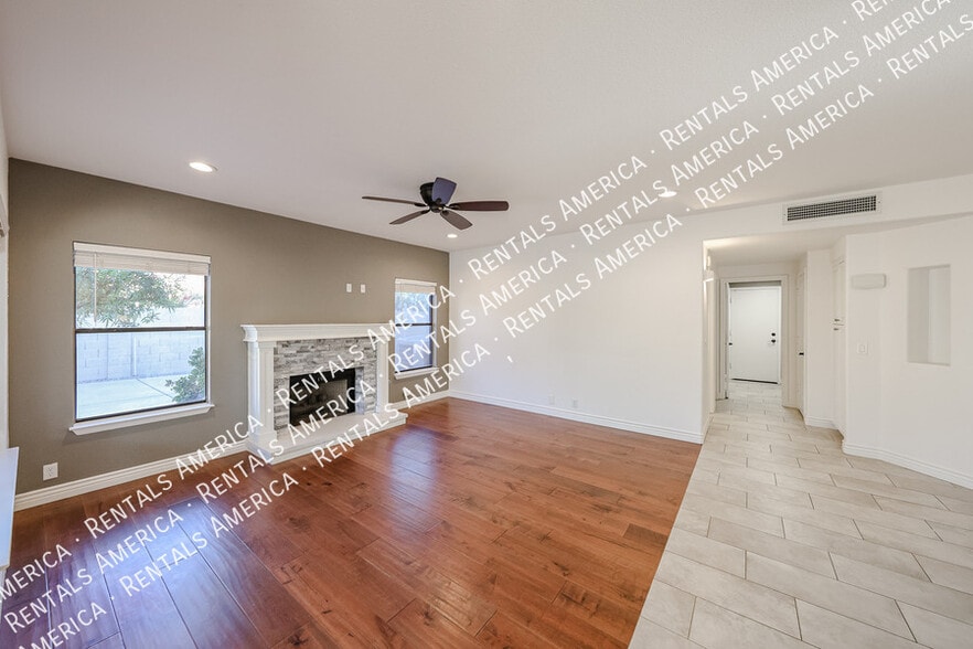 Building Photo - 5444 E Grovers Ave