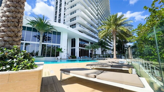Building Photo - 16385 Biscayne Blvd