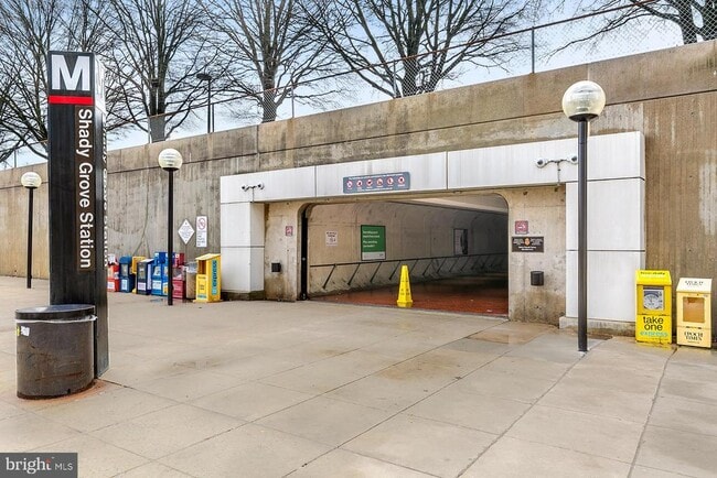 Building Photo - 709 Gaither Rd