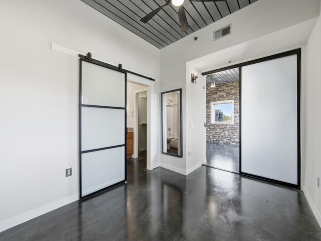 Building Photo - 620 Glen Iris Dr NE
