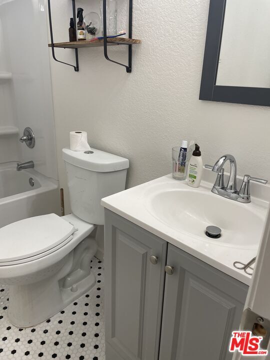 Building Photo - 196 Cherokee