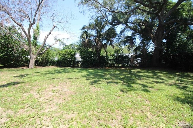 Building Photo - 315 Flannan Rd