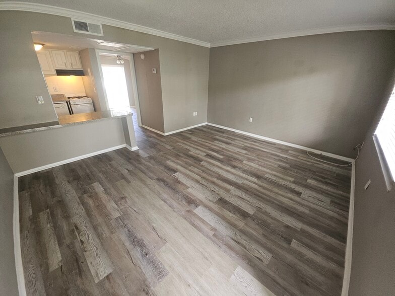 Building Photo - 131 Water Front Way