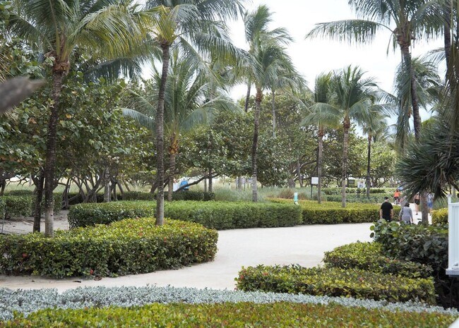 Building Photo - 10155 Collins Ave