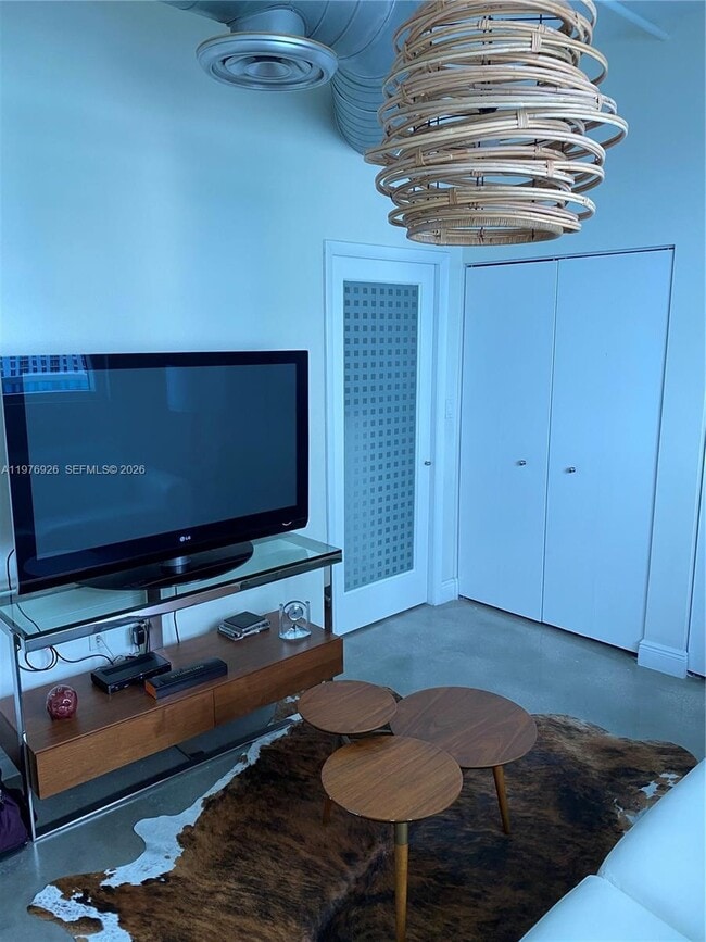 Building Photo - 700 NE 25th St