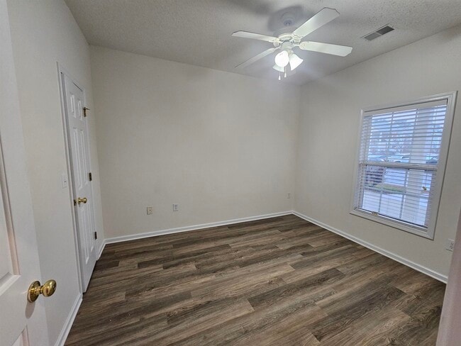 Building Photo - 5840 Longwood Dr