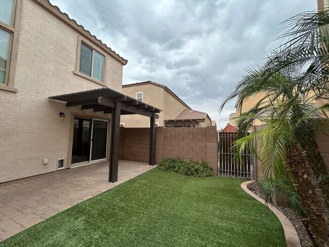 Building Photo - 2251 S Ponderosa Dr