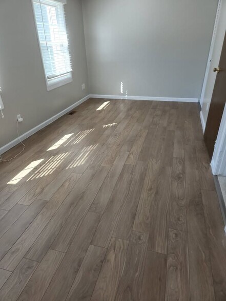 Building Photo - 7732 Crown Crest Ct