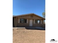 Building Photo - 3 bedroom 2 bath home centrally located in Casa Grande