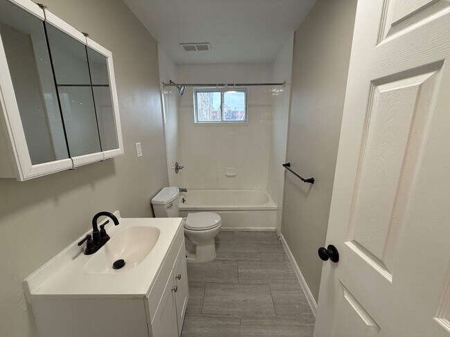 Building Photo - Renovated 3-Bedroom Home – Section 8 Accep...
