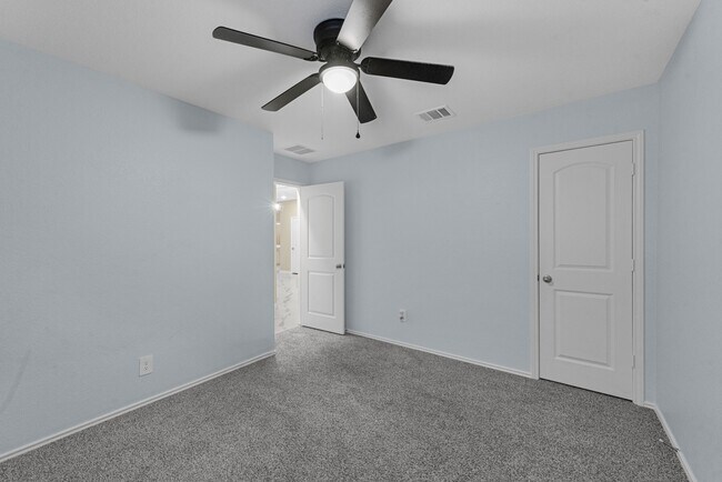 Building Photo - 15223 Mayflower St