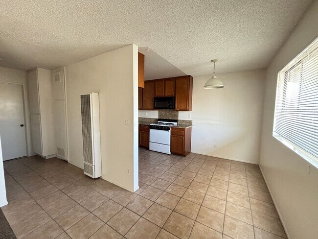 Building Photo - West Lancaster Apartment