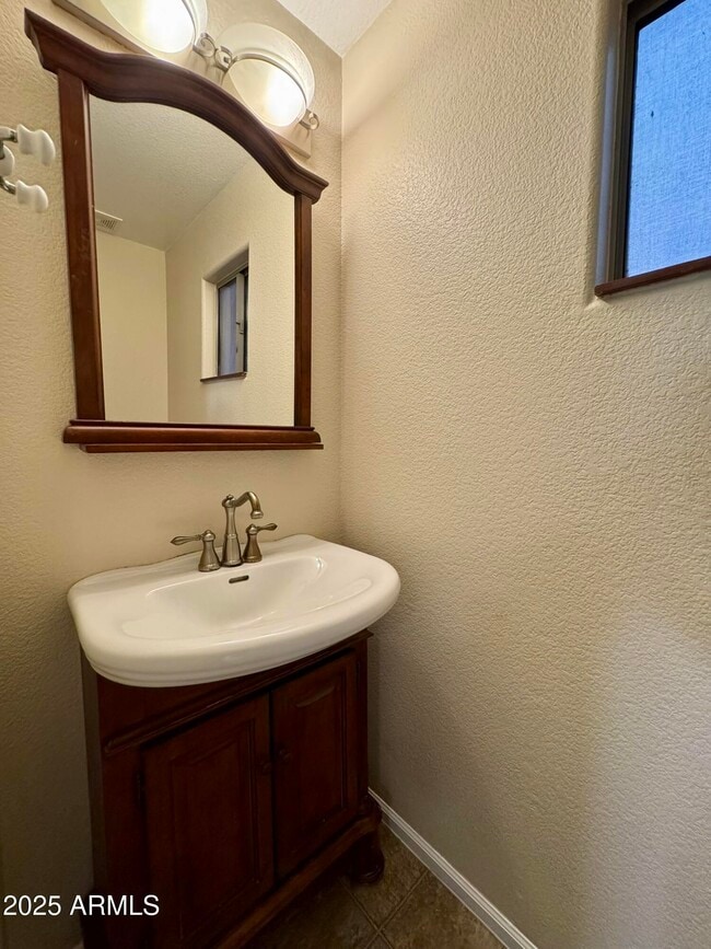 Building Photo - 2344 W White Feather Ln