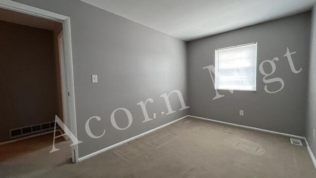 Building Photo - 73 Tarryton Court West