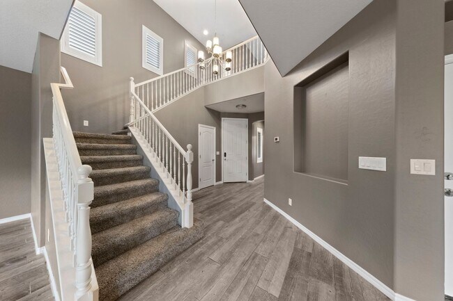 Building Photo - Luxury Living in Henderson's Tuscany: Spacious 4 Bedroom Home with Expansive Yard & More!