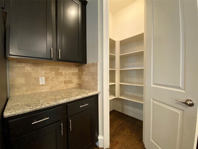 Building Photo - 5226 Kiam St