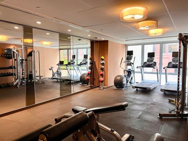 Building Photo - 32 Traveler St