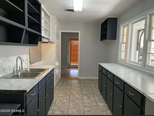 Building Photo - 617 Chickasaw Dr