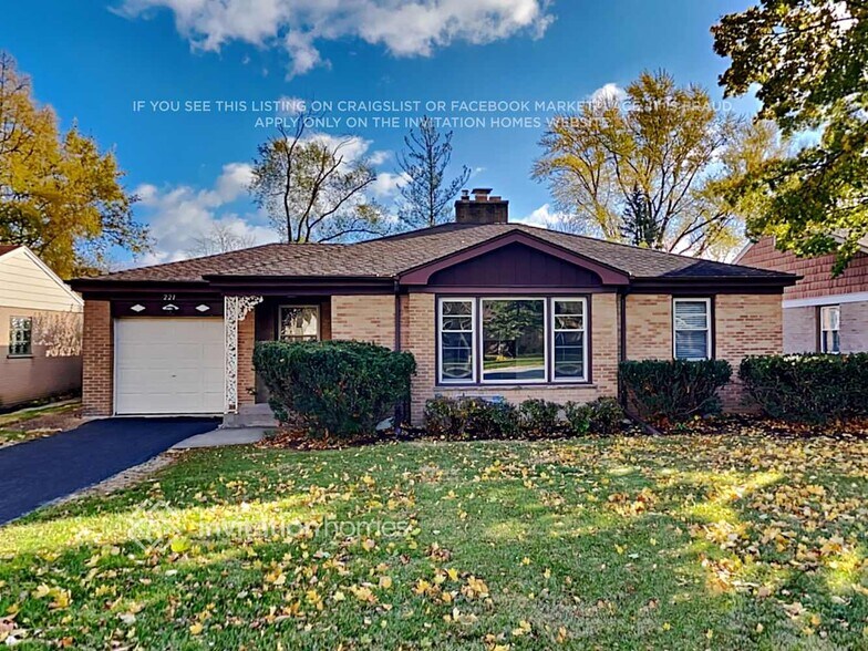 Primary Photo - 221 N Dryden Pl