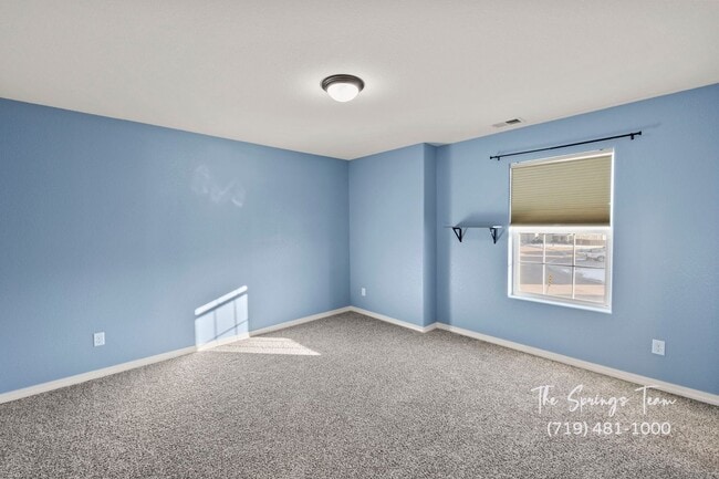 Building Photo - STUNNING 4BD HOME w/ NO ELECTRIC BILL! - Security Deposit Waiver Available